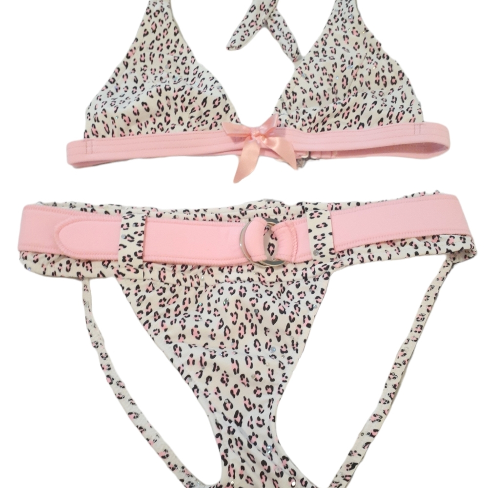 Venus bikini, pink & wht leopard print,top is size B, bottom is size 8. No pulls